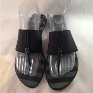 Vince Camuto Black Wayne Thong Sandals Size 7.5B